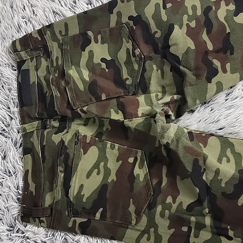 Camo pants 💚 - Picture 8 of 9
